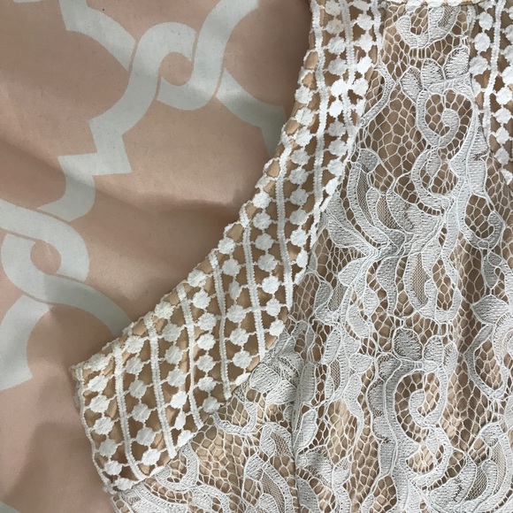 White lace dress - Picture 4 of 6